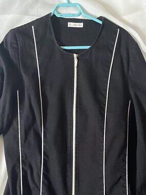 Studio Petites Black & White Blazer , size 10 with  a white zipper